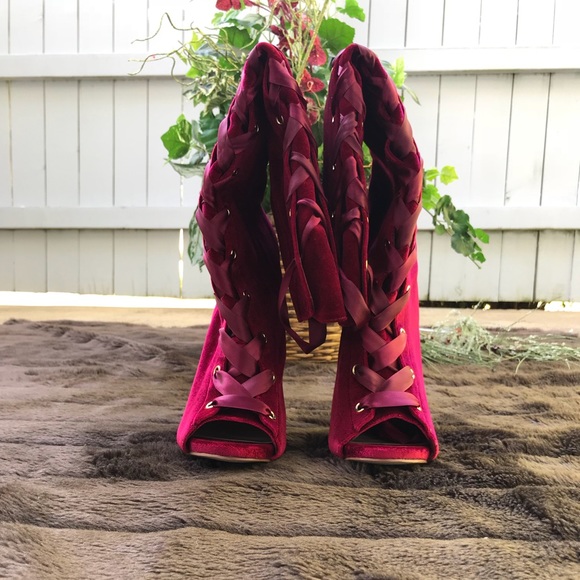 String-up Knee Heeled Boots - Picture 2 of 8